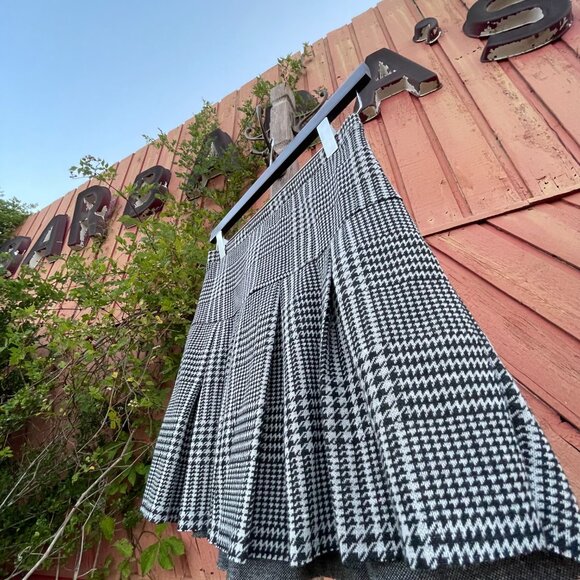 Girl's Large (10/12) Art Class B&W Houndstooth Pleated Mini Skirt - Picture 13 of 16